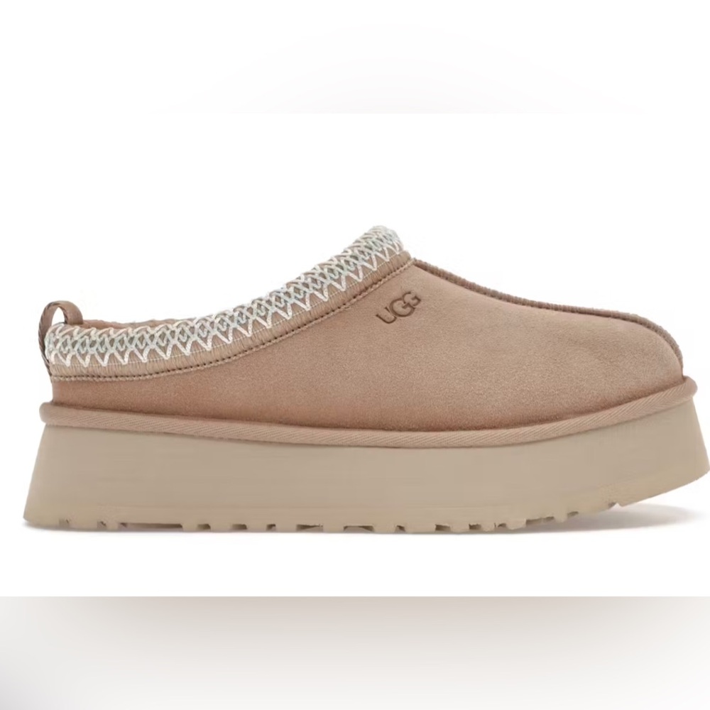 Brand new Ugg Tasman platform slippers in mustard seed (sand) size 7 no box